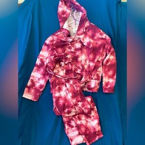 Girls 2 piece activewear set. Pink/red tye-dye with tie bottom and jogger pant